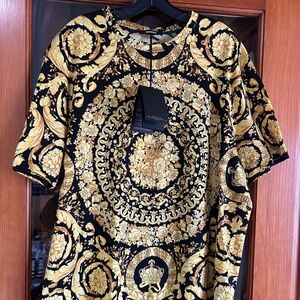 Men’s Versace BAROQUE gold and black  print T-shirt size 5XL. Made in Italy.